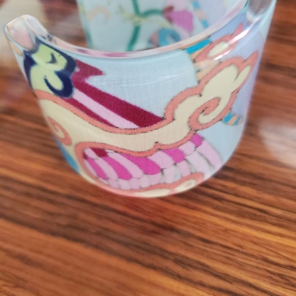 💥💫HOST PICK!💥💫NEW! Bracelet, lucite..Shanghai Tang .fits a small wrist - Picture 4 of 5